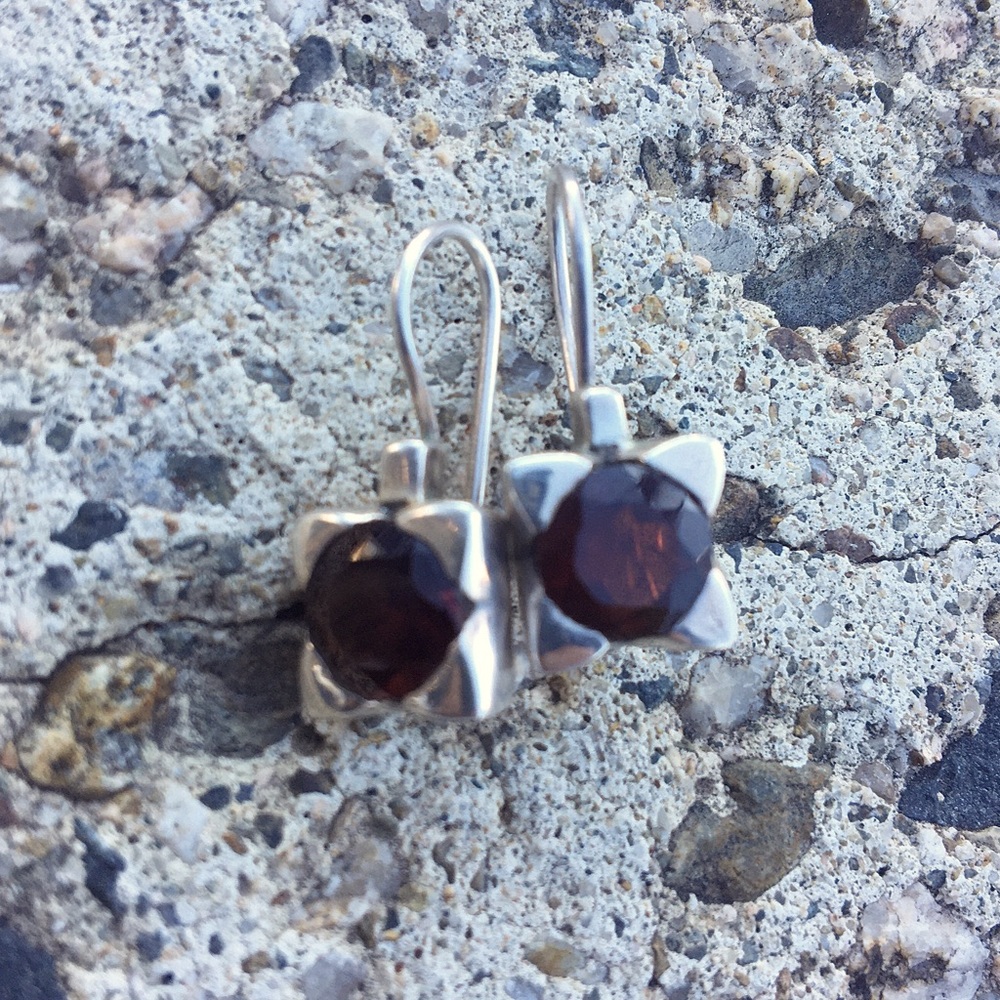 Vintage Sterling Silver Faceted Garnet Earrings!